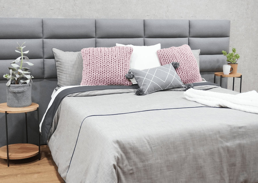Elegant Set Duvet Girón with a soft, sophisticated design in a 50% polyester and 50% cotton blend for your bedroom.