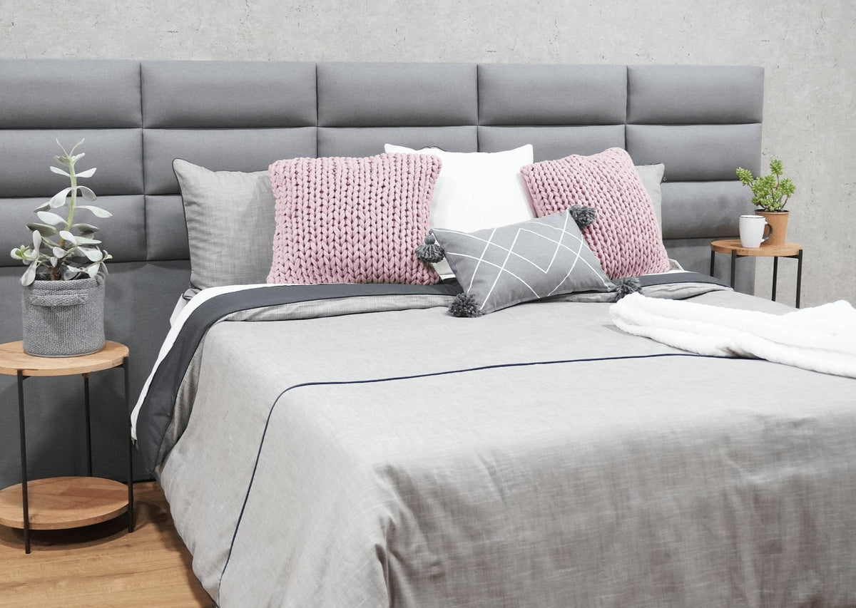 Elegant Set Duvet Girón with a soft, sophisticated design in a 50% polyester and 50% cotton blend for your bedroom.