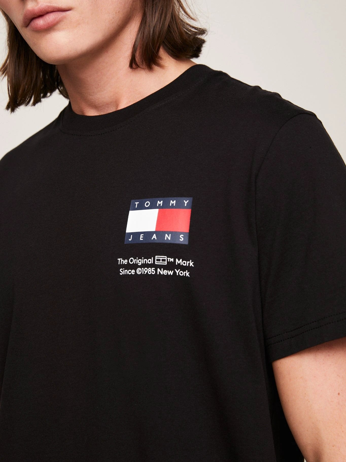 Camiseta Tommy Jeans Mangas Cortas Lisa P/ Caballeros by Tommy Jeans