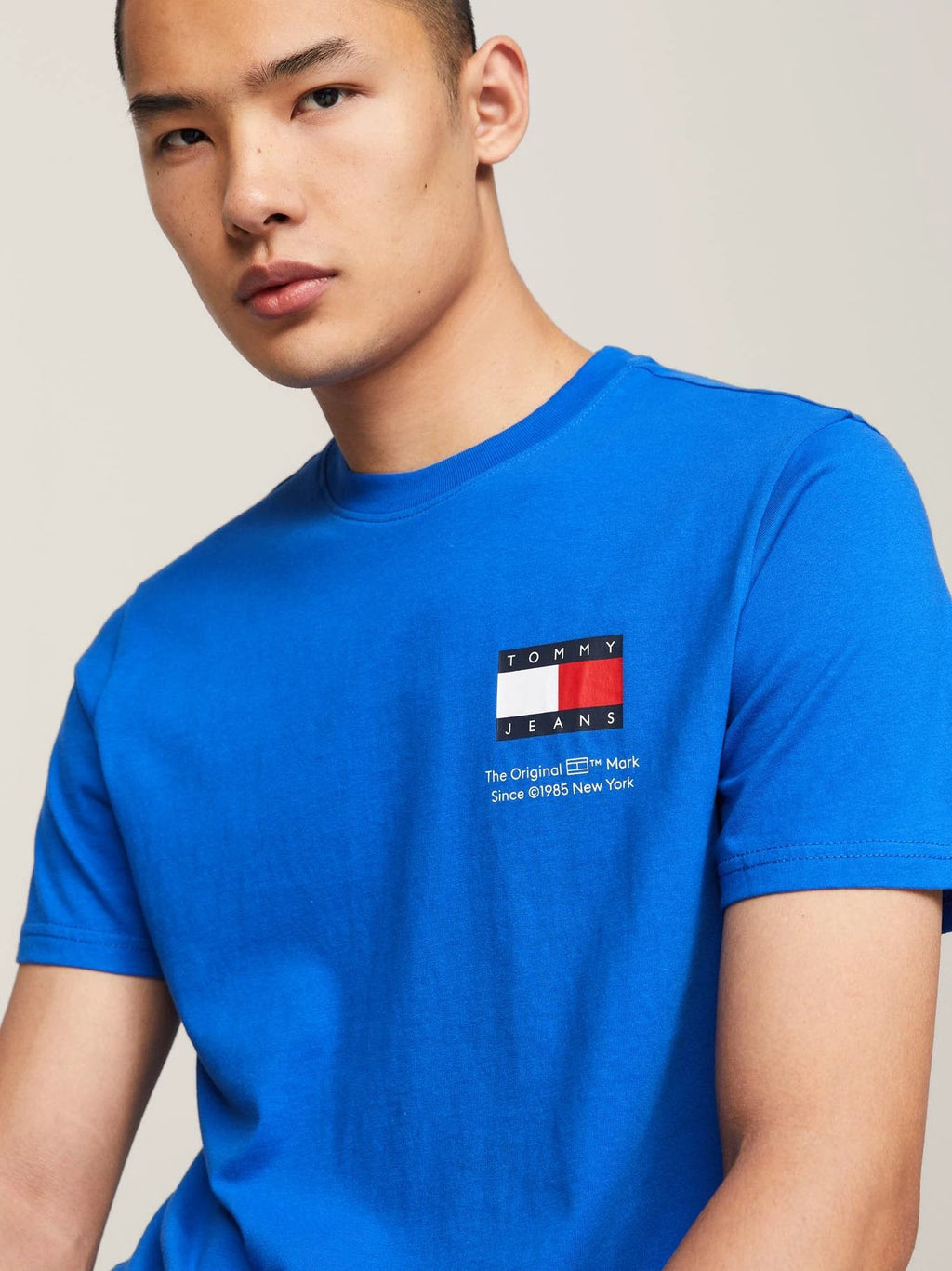 Camiseta Tommy Jeans Mangas Cortas Lisa P/ Caballeros by Tommy Jeans
