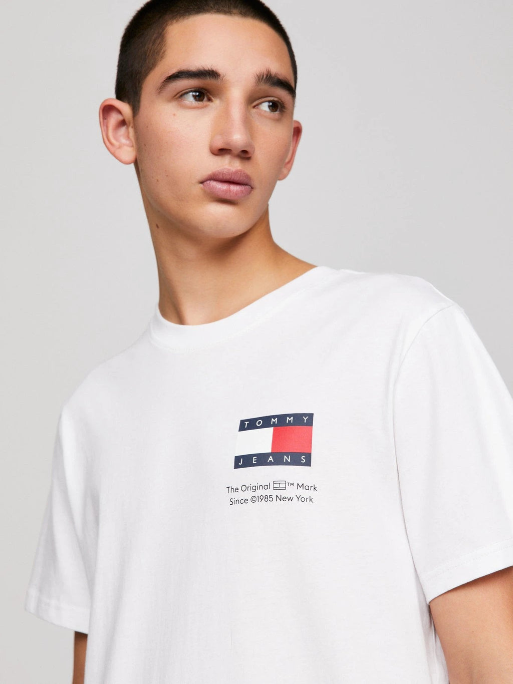 Camiseta Tommy Jeans Mangas Cortas Lisa P/ Caballeros by Tommy Jeans