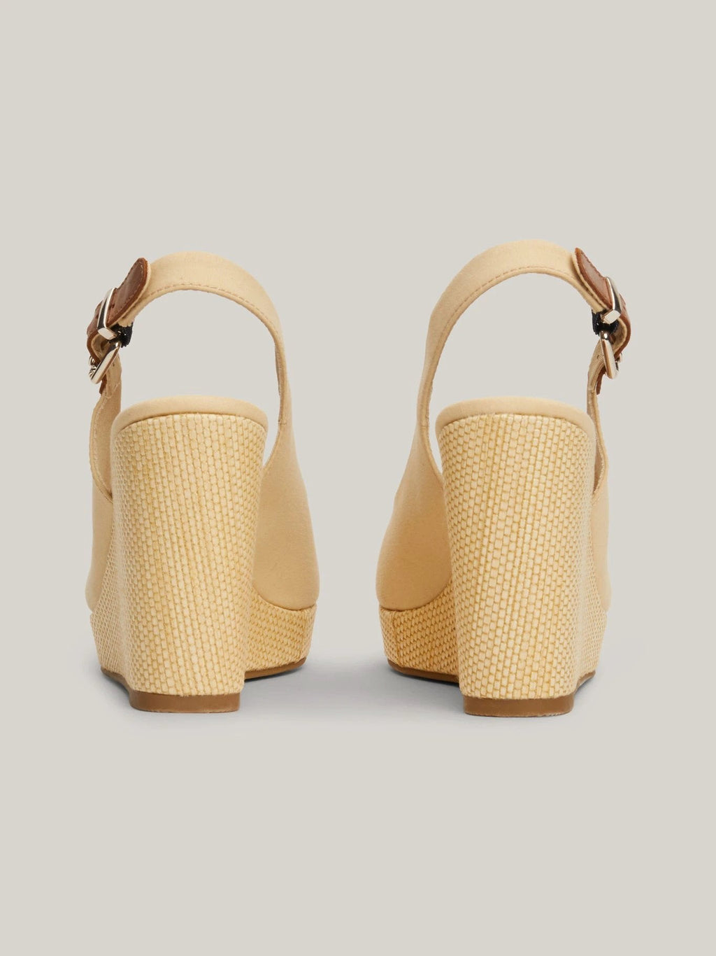 Sandalias Tommy Hilfiger P/ Damas by Tommy Hilfiger