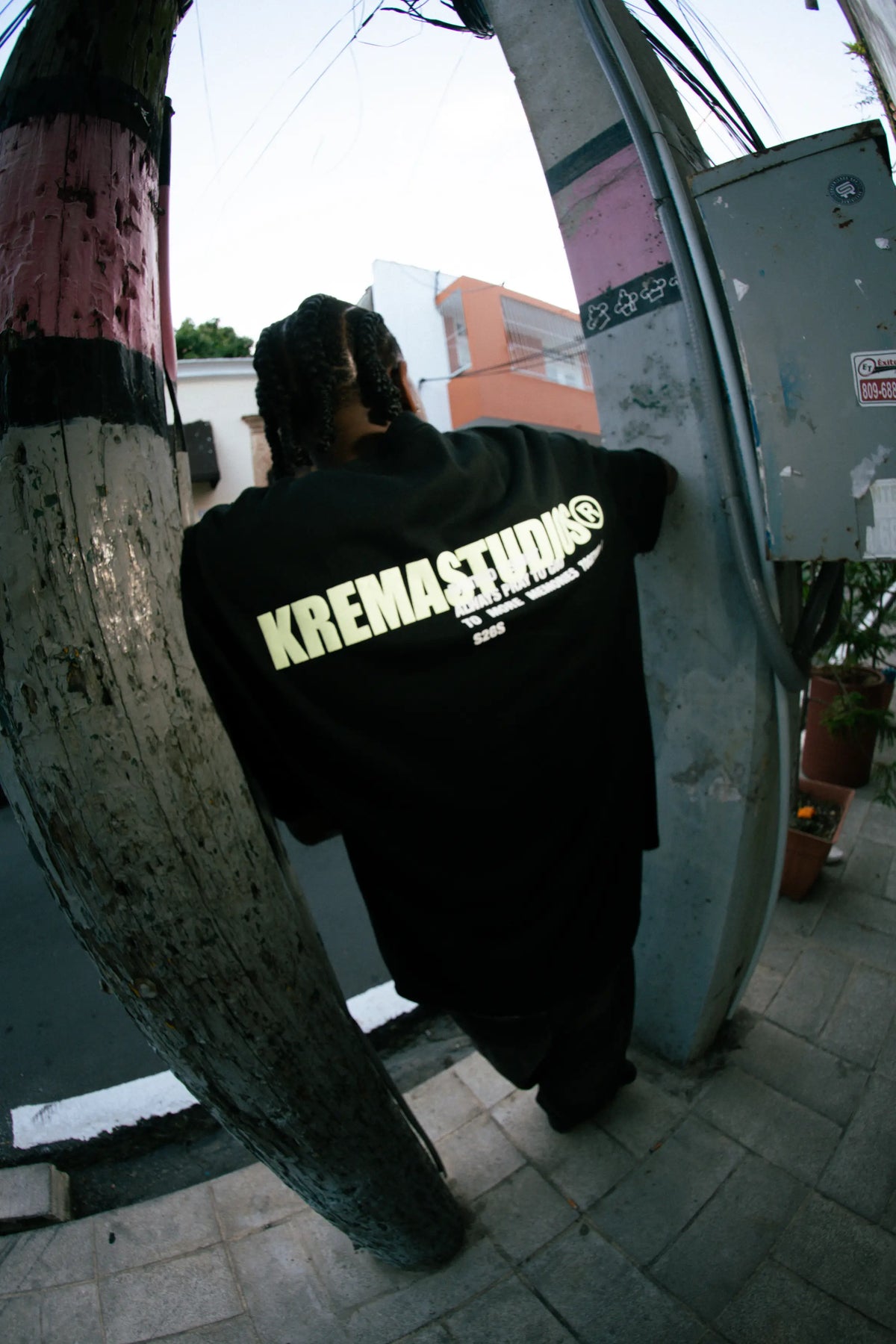 Krema studios, color/material negro, marca Krema Studios – vista 4