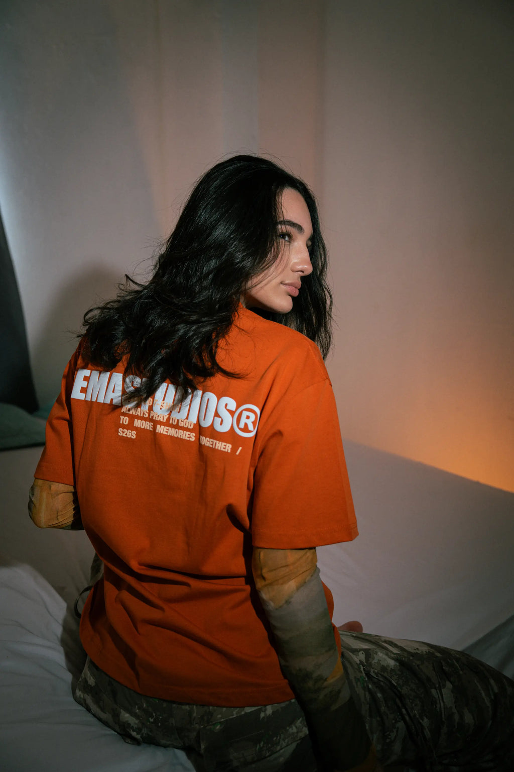 Krema studios, color/material naranja, marca Krema Studios – vista 6