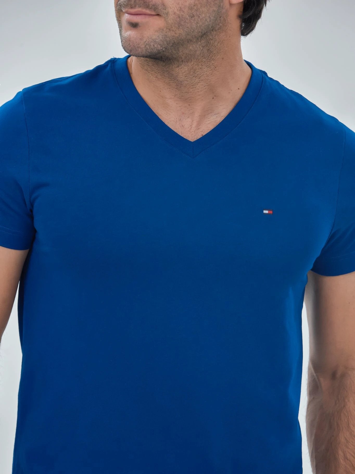 Camiseta Tommy Hilfiger Mangas Cortas Lisa Cuello V P/ Caballeros MW0MW10838 by Tommy Hilfiger