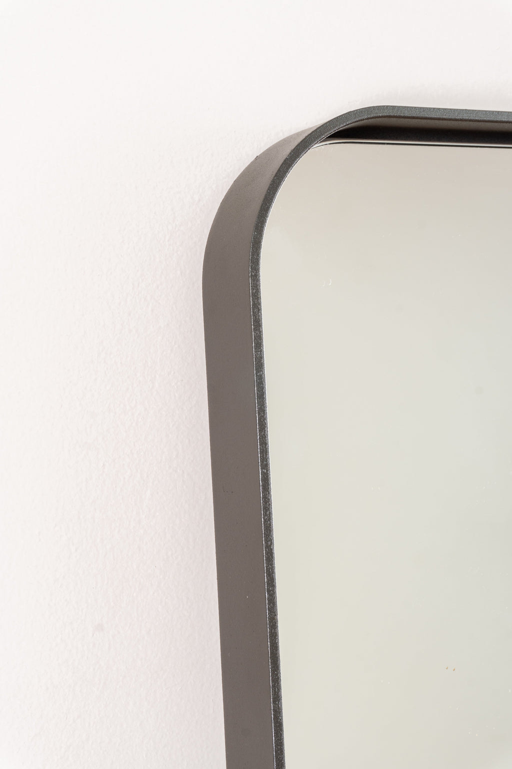 Elegant Espejo Venecia mirror with a sleek, durable steel frame, adding a touch of modern sophistication to any space.