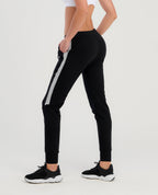 Pantalón jogger deportivo negro para mujer St Even con franja lateral gris y horma perfecta para gimnasio.