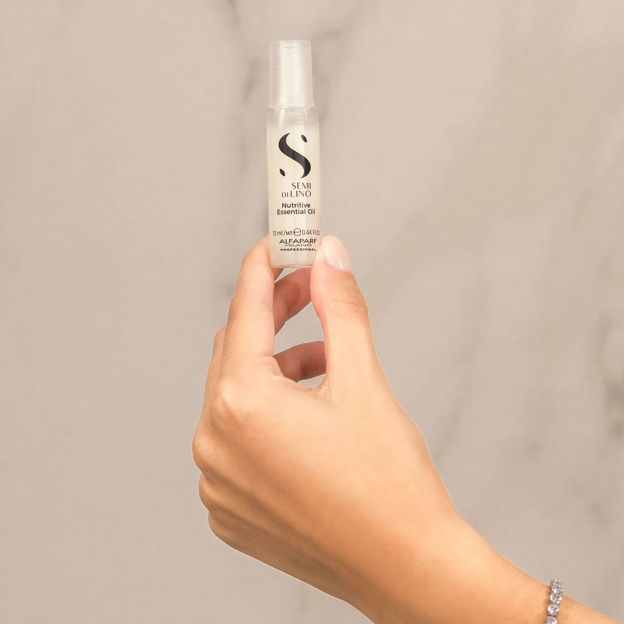 ALFAPARF SDL AMPOLLA MOISTURE NUTRITIVE ESSENTIAL OIL (UNIDAD)