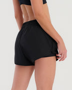Short deportivo negro St. Even para mujer con silueta amplia, cintura elástica y short interno técnico.
