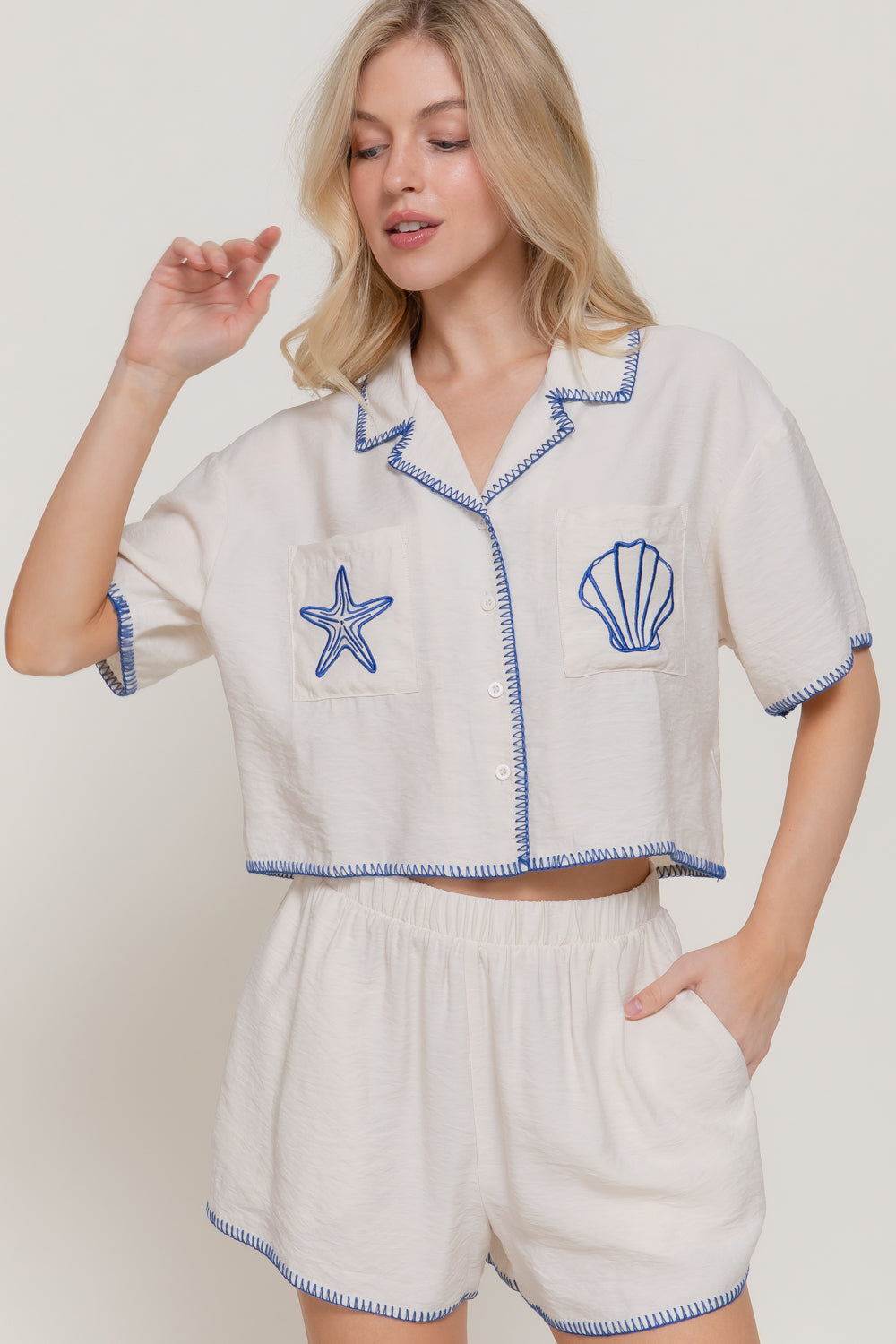Blusa Active Basic Mangas Cortas Bordada para Damas