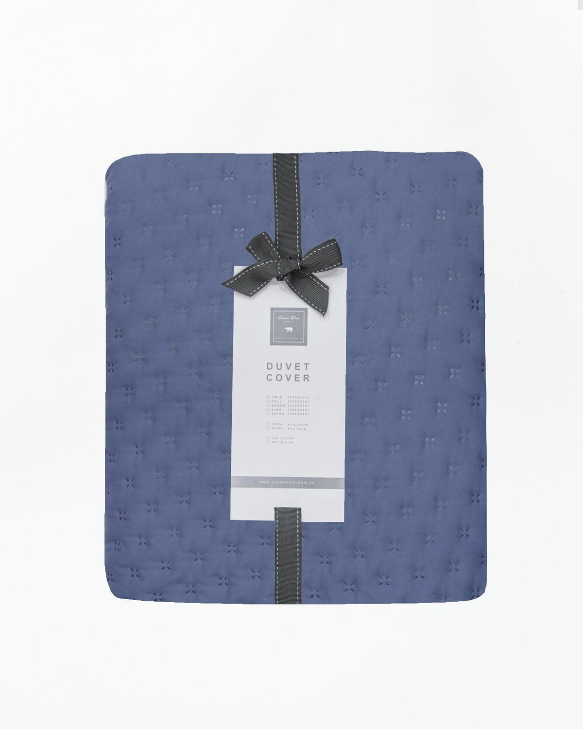Elegant Toronto Petróleo duvet cover set with modern quilting and a soft, decorative finish, perfect for stylish bedrooms.