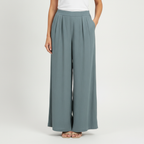 Pantalones Posh para Damas con modelo (AI)