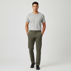 Pantalones Member Only Casual para Caballeros con modelo (AI)