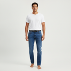 Pantalones Jeans Regatta para Caballeros con modelo (AI)
