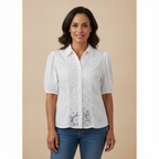 Blusa Adrienne Vittadini Mangas Cortas Lisa Encaje para Damas con modelo (AI)