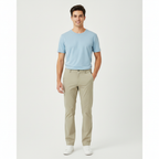 Pantalones Members Only Casual para Caballeros con modelo (AI)