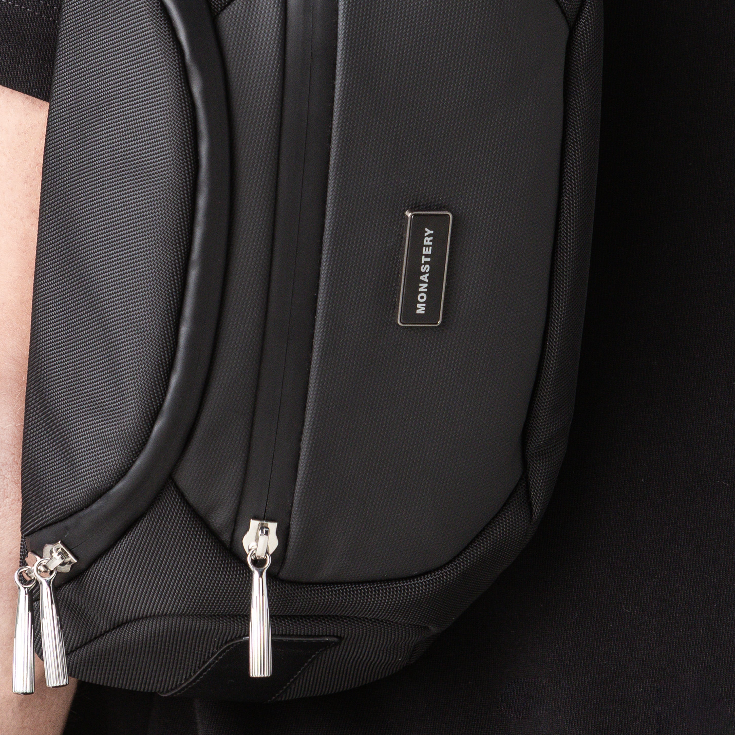 ALBAQ FANNY PACK UNISEX BLACK - Monastery | Tienda Oficial Colombia
