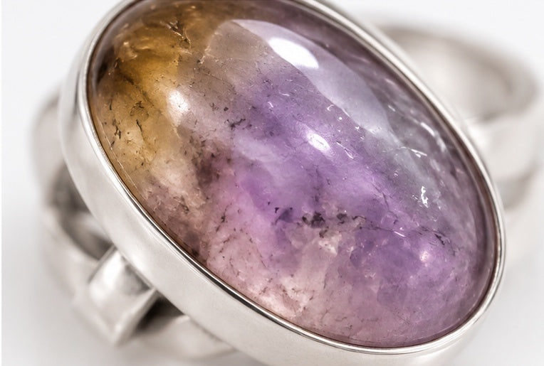 Anillo de plata con gema de bolivianita ovalada