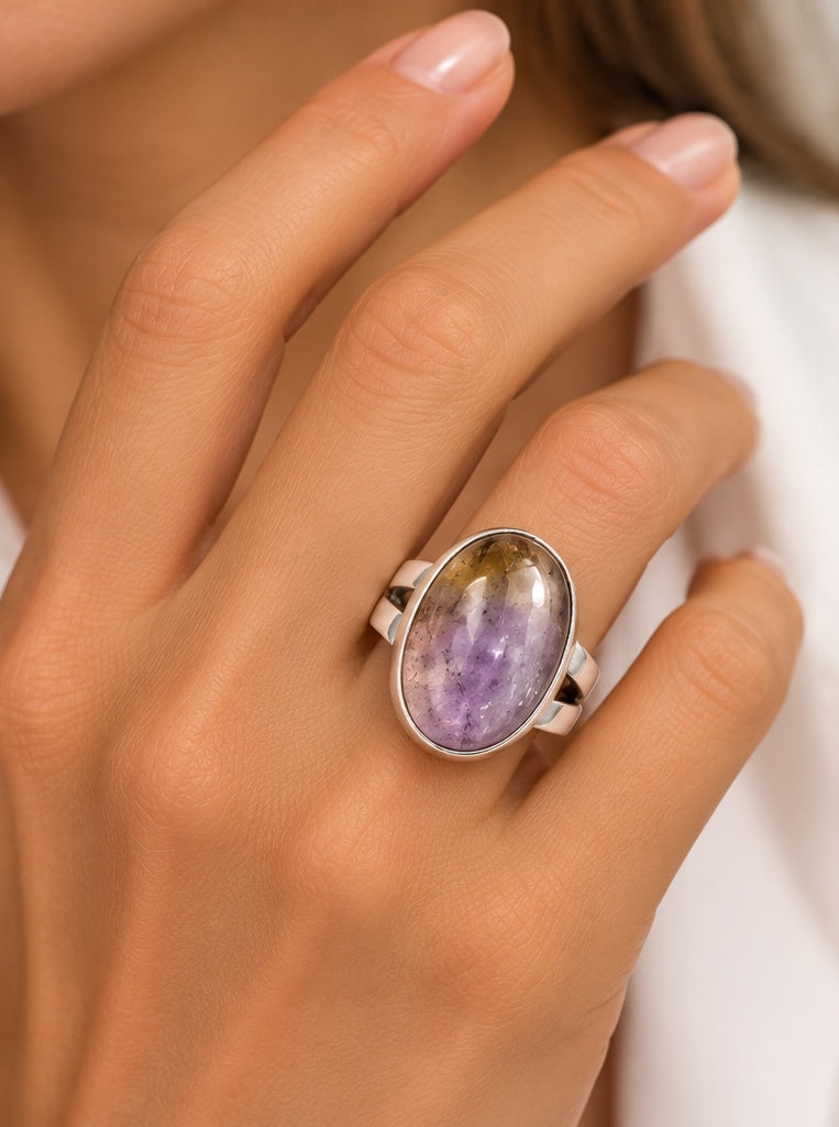 Anillo de plata con gema de bolivianita ovalada