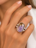 Anillo de plata con gema de bolivianita ovalada