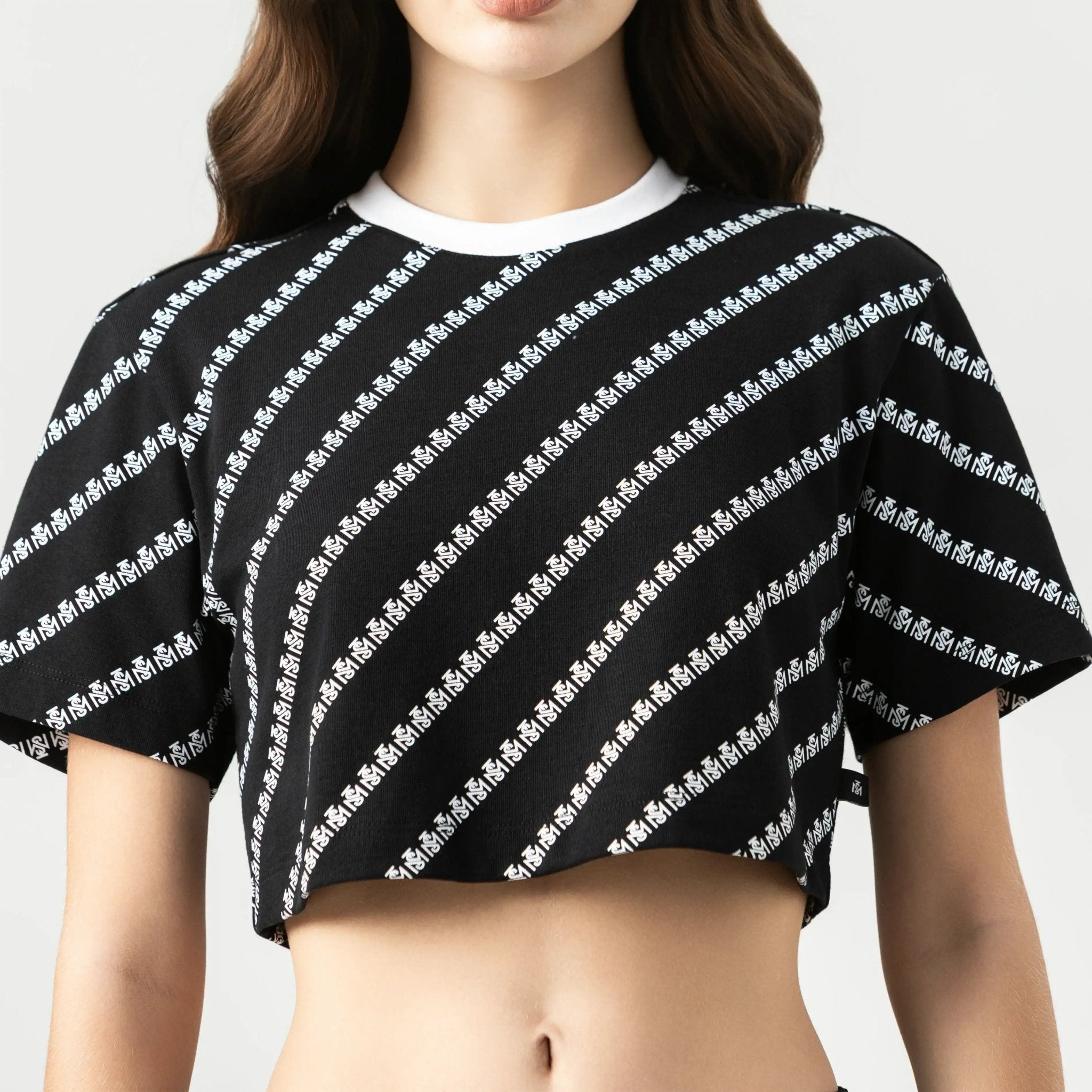 BRITANIA CROP TOP WOMEN BLACK - Monastery | Tienda Oficial Colombia