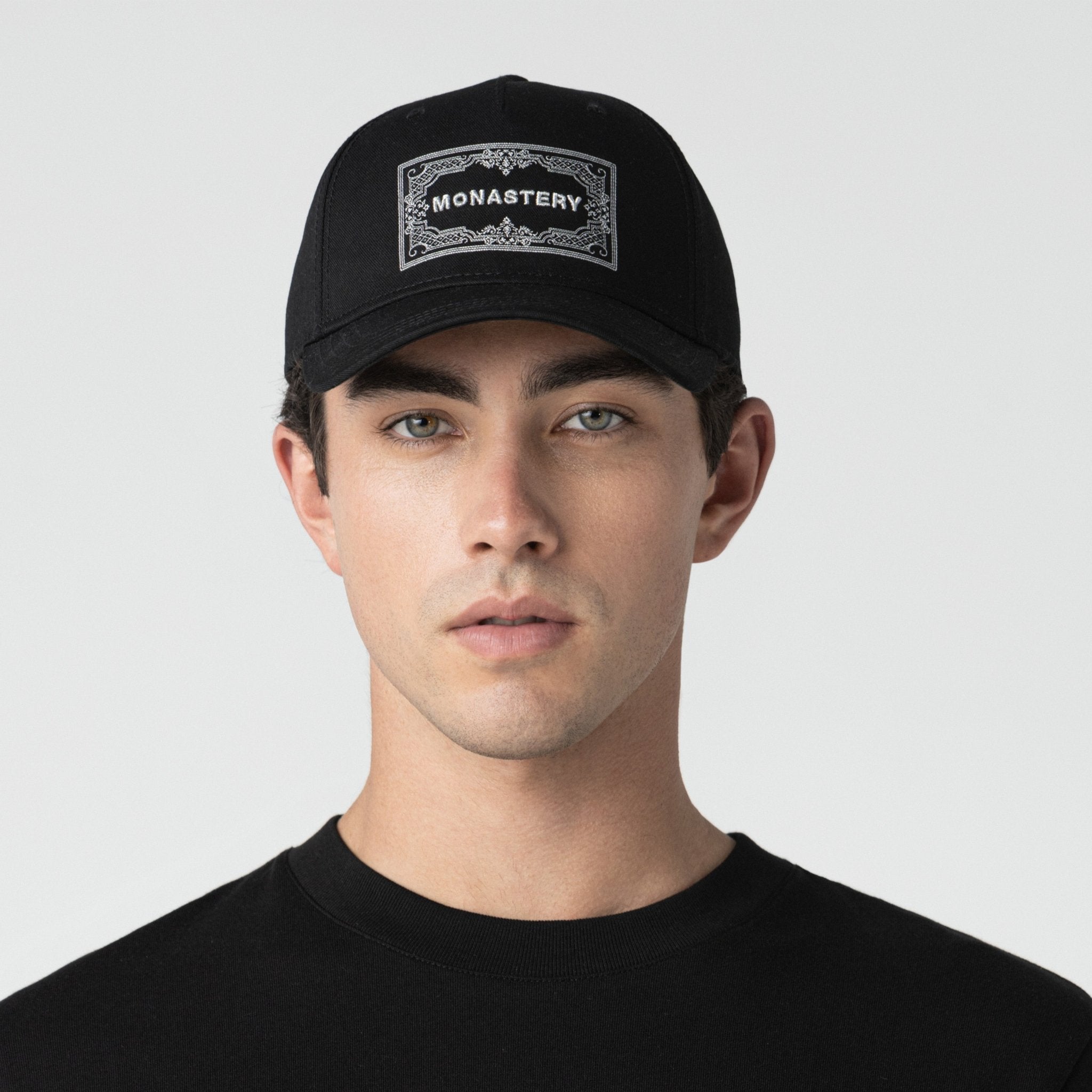 CLARUS CAP UNISEX BLACK U - Monastery | Tienda Oficial Colombia