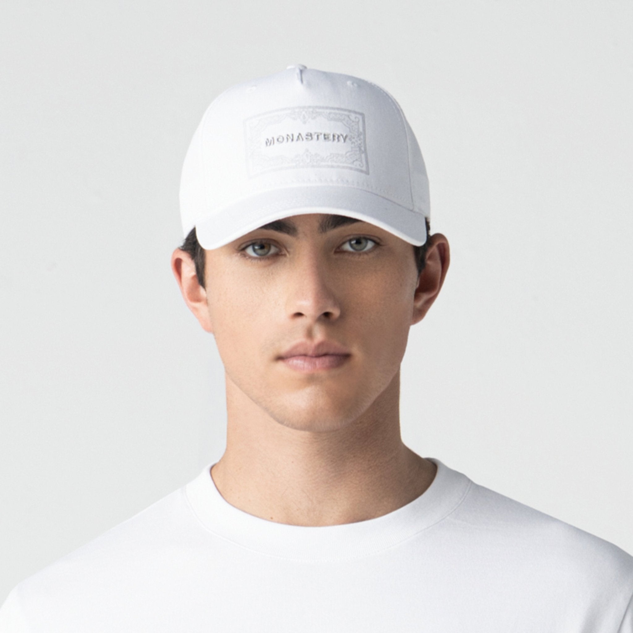 CLARUS CAP UNISEX WHITE U - Monastery | Tienda Oficial Colombia