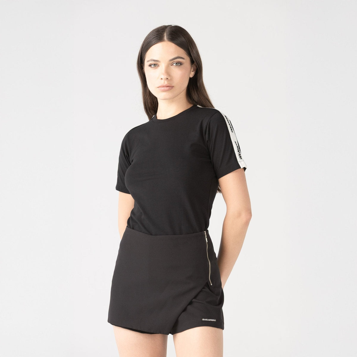 DAN T - SHIRT WOMEN BLACK - Monastery | Tienda Oficial Colombia