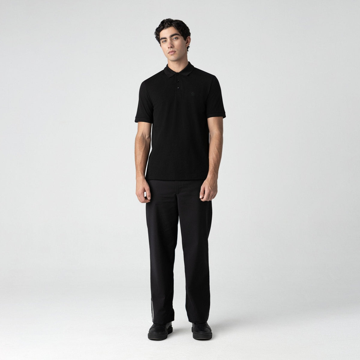 DOMINARIA POLO MEN BLACK - Monastery | Tienda Oficial Colombia