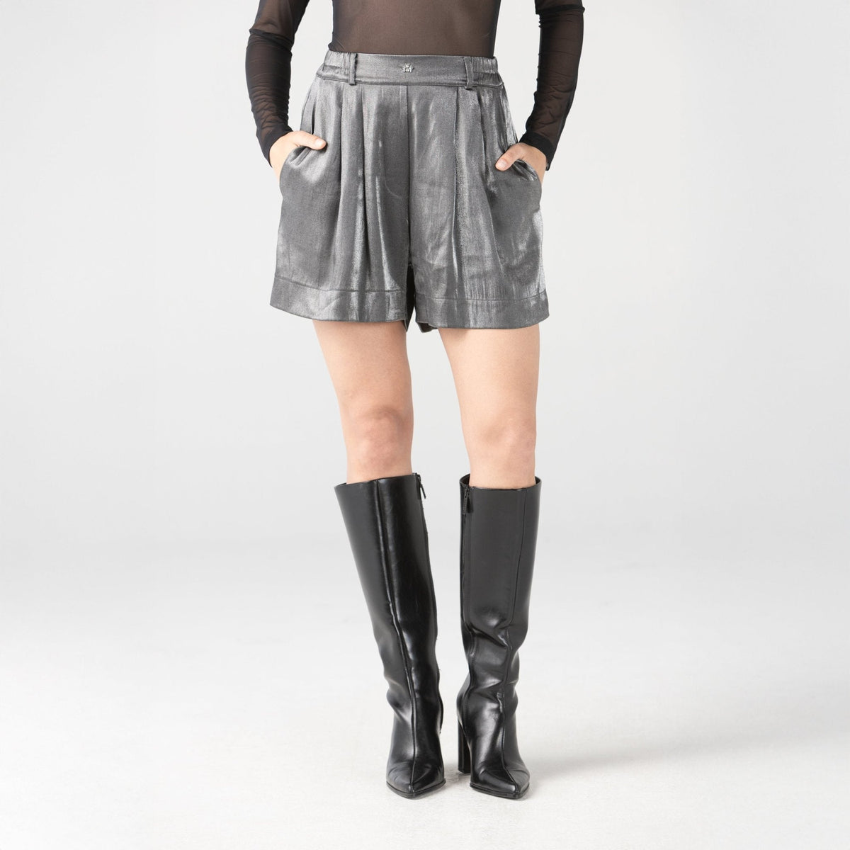 EDESIA SHORT WOMEN GRAY - Monastery | Tienda Oficial Colombia