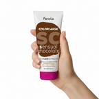 Fanola Color Mask Sensual Chocolate sostenido por una mano