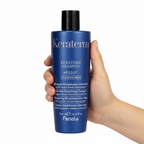 Fanola Keraterm Shampoo 300ml sostenido por una mano