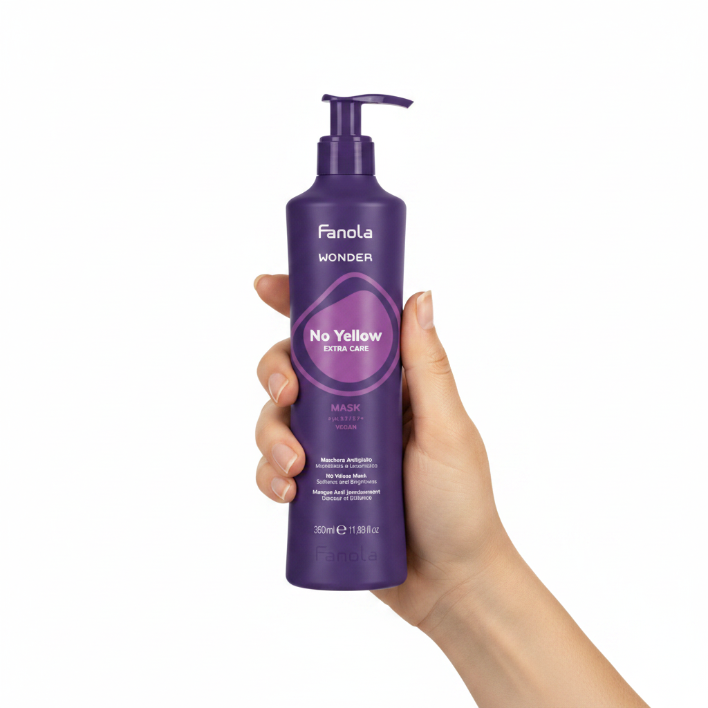 Fanola Wonder No Yellow Extra Care Mask 350ml sostenido por una mano