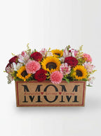 Caja de madera MOM con flores variadas