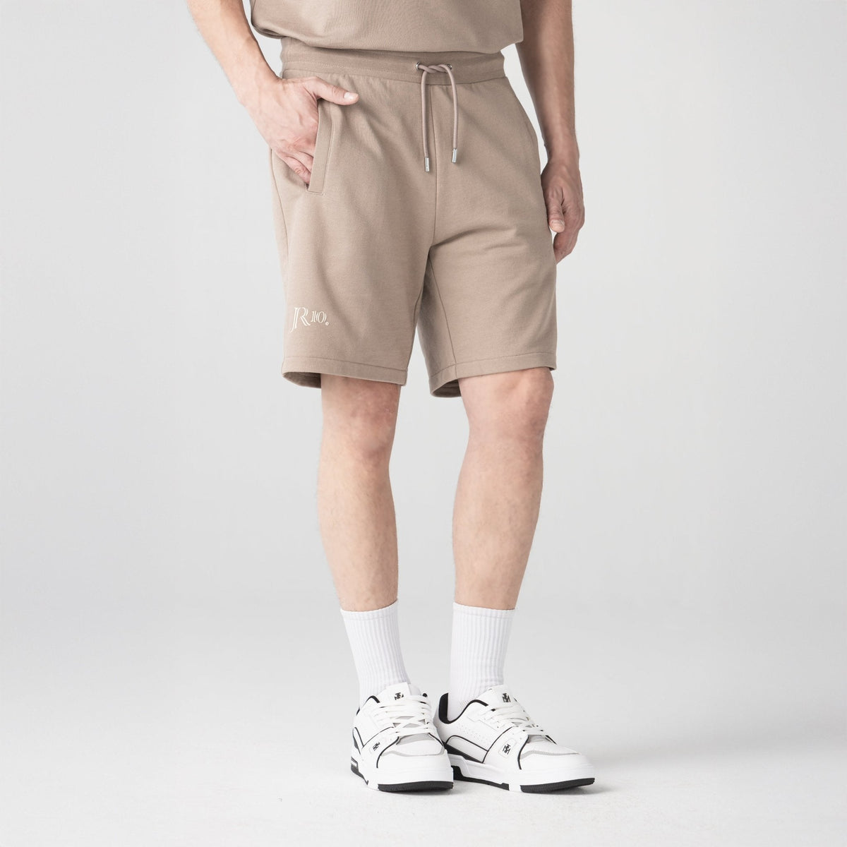 JR JEM BURDA SHORT MEN TAUPE GRAY - Monastery | Tienda Oficial Colombia