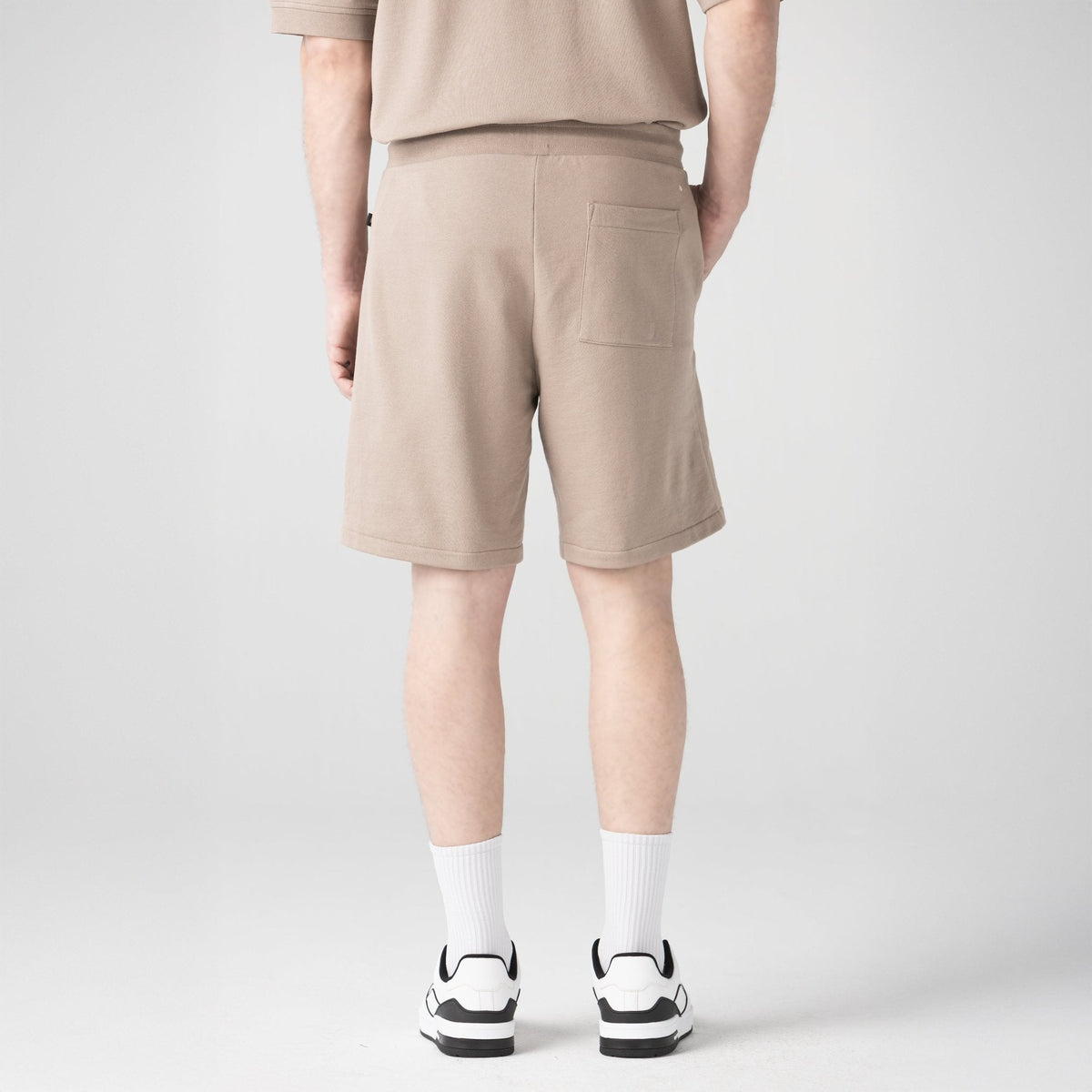 JR JEM BURDA SHORT MEN TAUPE GRAY - Monastery | Tienda Oficial Colombia