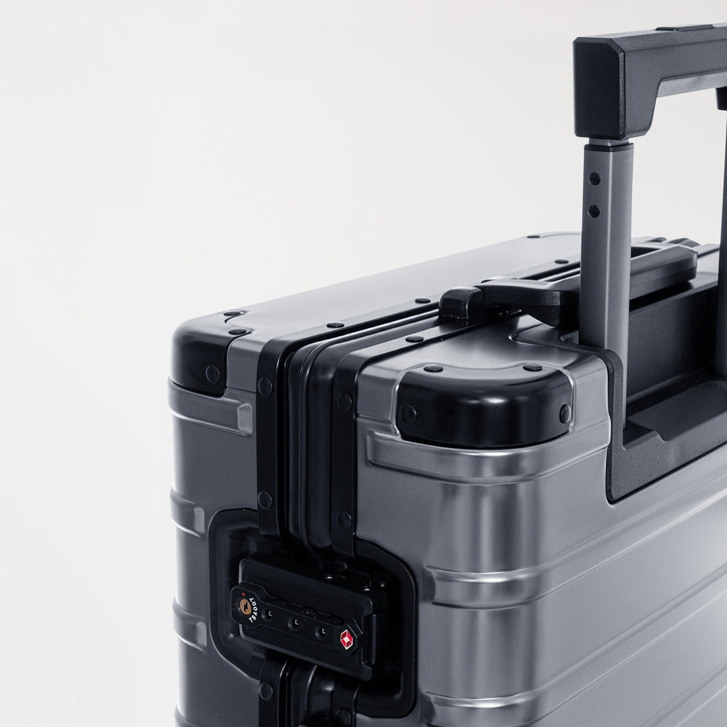 JR LEGEND LUGGAGE UNISEX GRAY - Monastery | Tienda Oficial Colombia