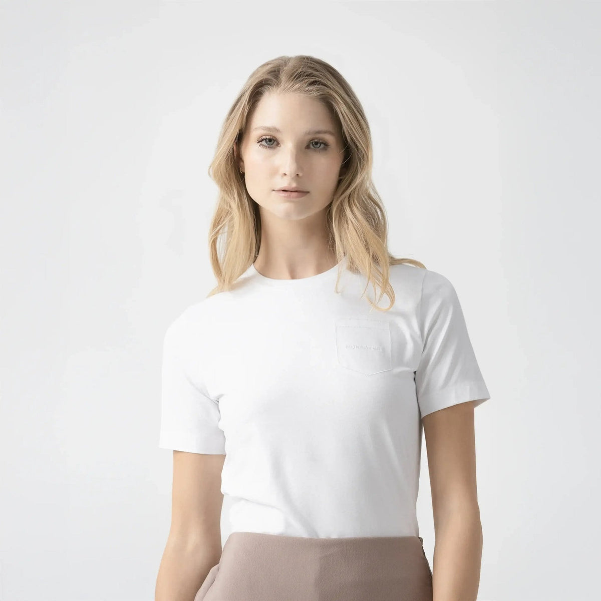 KAIE T - SHIRT WOMEN WHITE - Monastery | Tienda Oficial Colombia