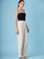 Pantalón Rondine Sand para mujer con pierna recta y rayas sutiles ideales para un outfit moderno.