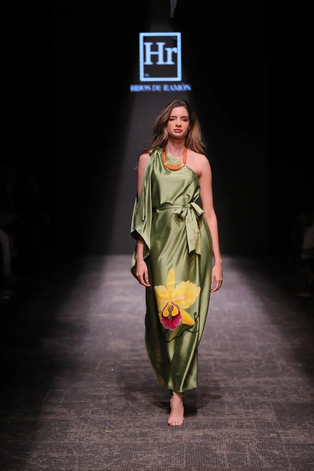 Vestido asimétrico pistacho