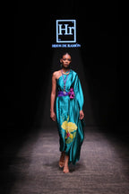 Vestido asimétrico verde esmeralda y orquídea