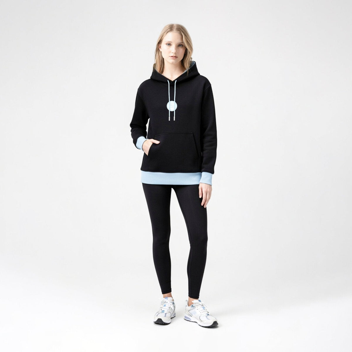 SARISA BLACK HOODIE - Monastery | Tienda Oficial Colombia
