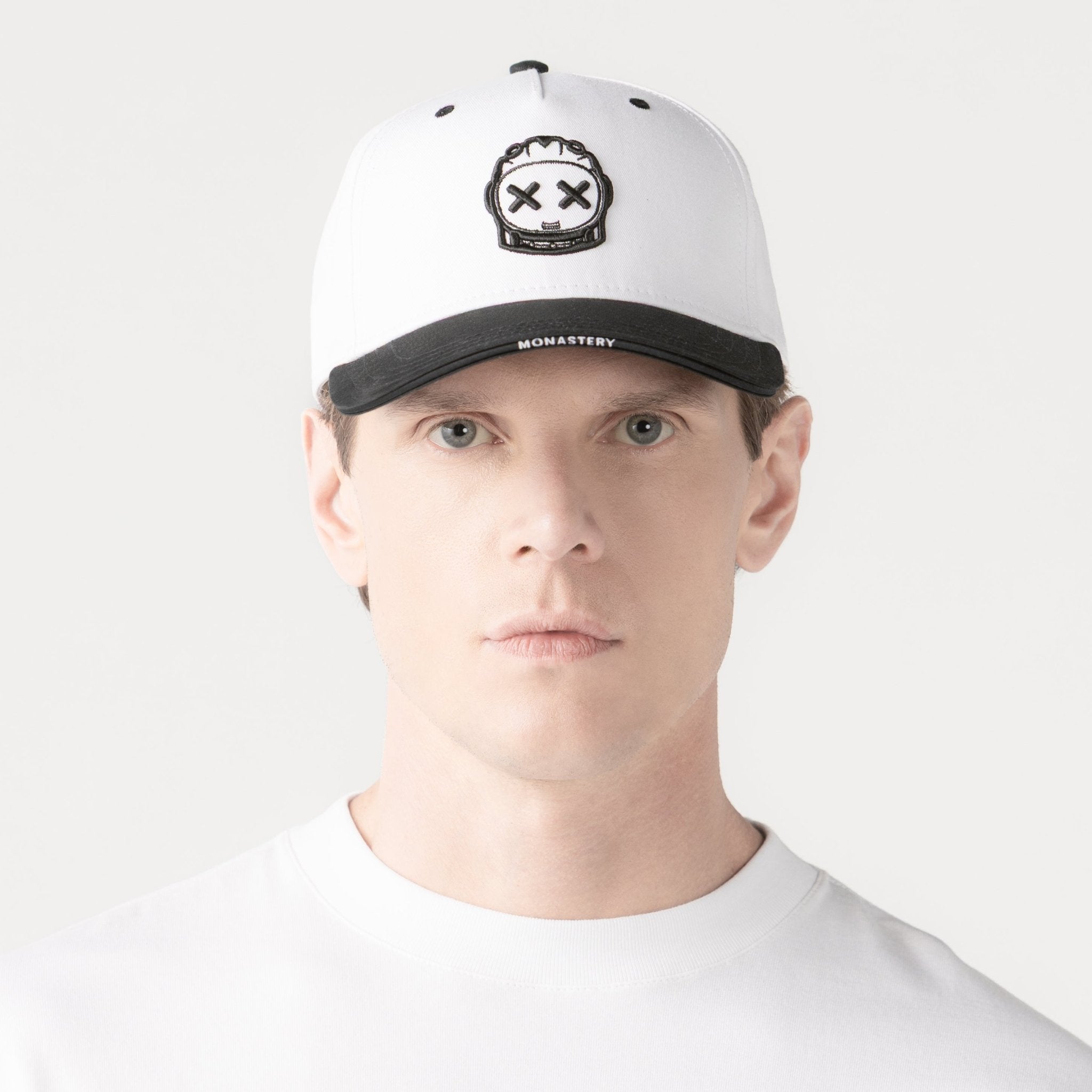 SASA CAP UNISEX WHITE - Monastery | Tienda Oficial Colombia
