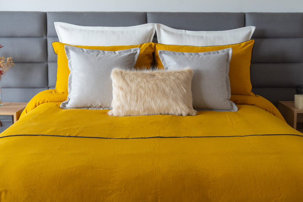Vibrant Kalahari Mostaza duvet cover set in a unique, stylish design, adding a warm, cozy touch to your bedroom decor.
