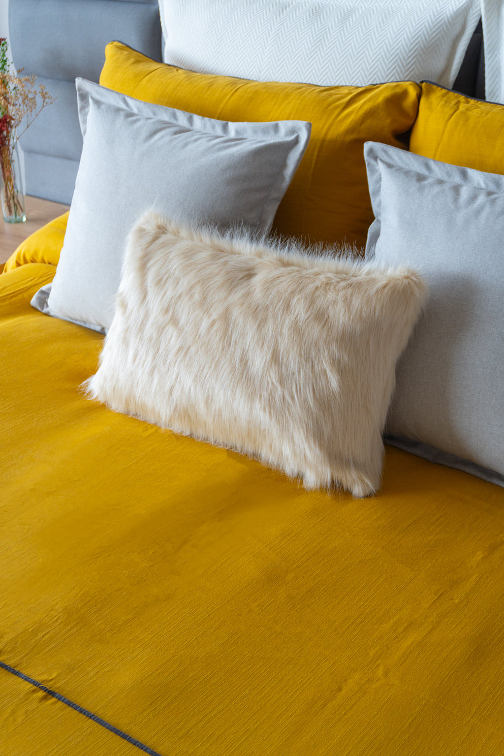 Vibrant Kalahari Mostaza duvet cover set with unique, stylish patterns, featuring a soft mustard hue and zipper closure.