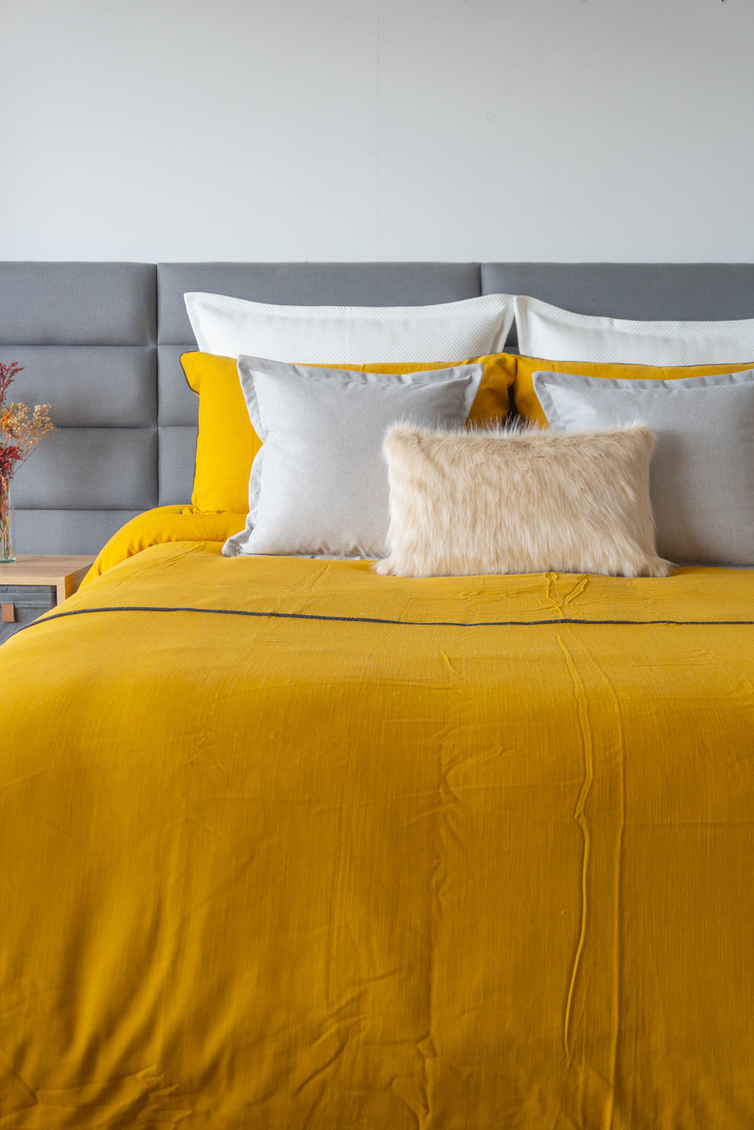 Vibrant Kalahari Mostaza duvet cover set in a striking mustard hue, featuring unique patterns to elevate bedroom decor.