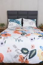 Vibrant pink Mi Jardín Rosa duvet cover set with unique floral designs, adding a stylish flair to any bedroom decor.