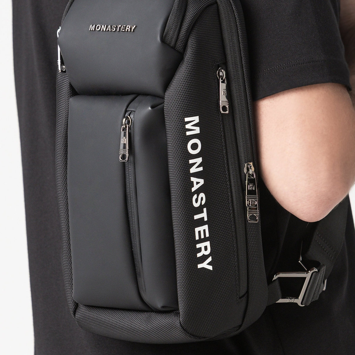 SLING FANNY PACK UNISEX BLACK - Monastery | Tienda Oficial Colombia
