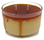 Vela aromática Flan Dominicano en recipiente de vidrio, fondo transparente.