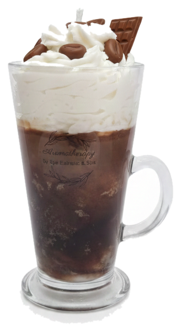 Vela aromática Mocaccino con crema de 12 oz en vaso alto de vidrio, fondo transparente.